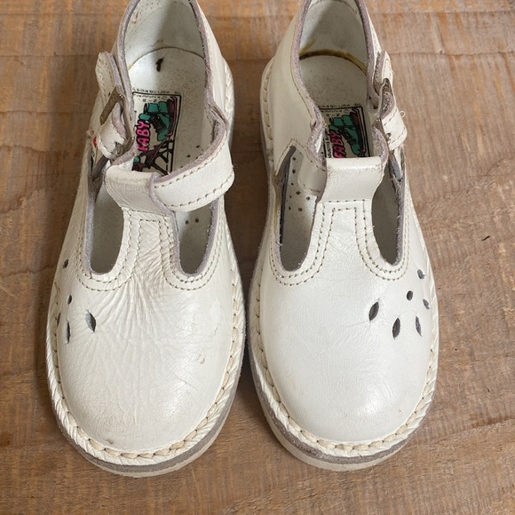 Other - Vintage Girls White Leather Mary Jane’s